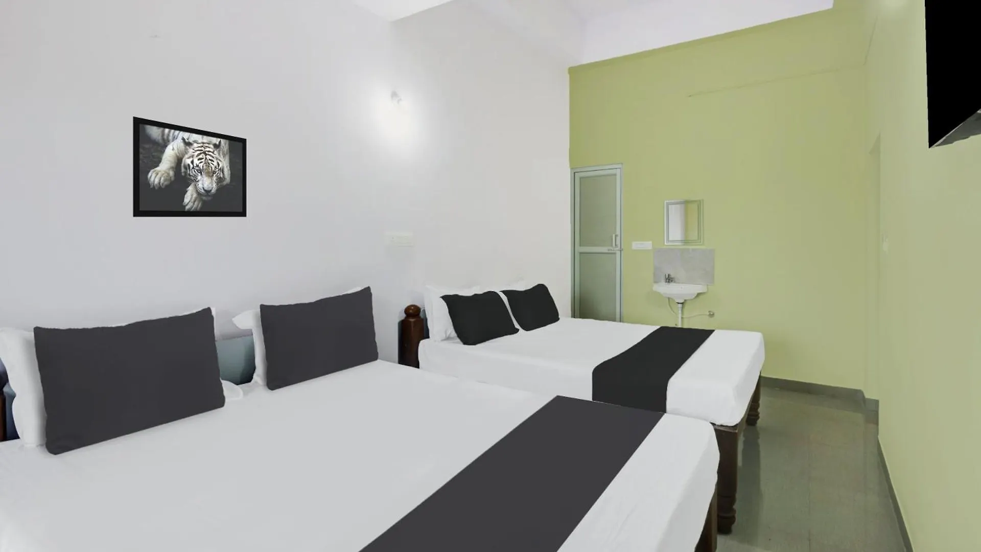Hotel O Isiri Rooms Kalvadi 3*,  India